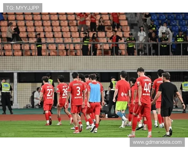 重庆铜梁龙惊险4-3逆转青岛红狮 向余望梅开二度卡里略绝杀